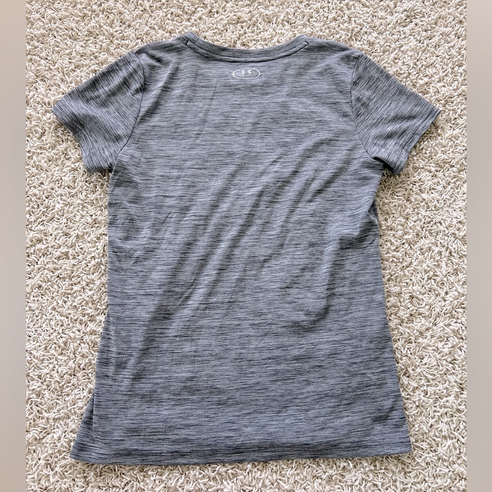 Under Armour Women’s Small Gray T-Shirt - Picture 2 of 3